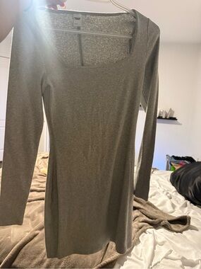 TNA Light Gray Scoop Neck Long Sleeve Top
